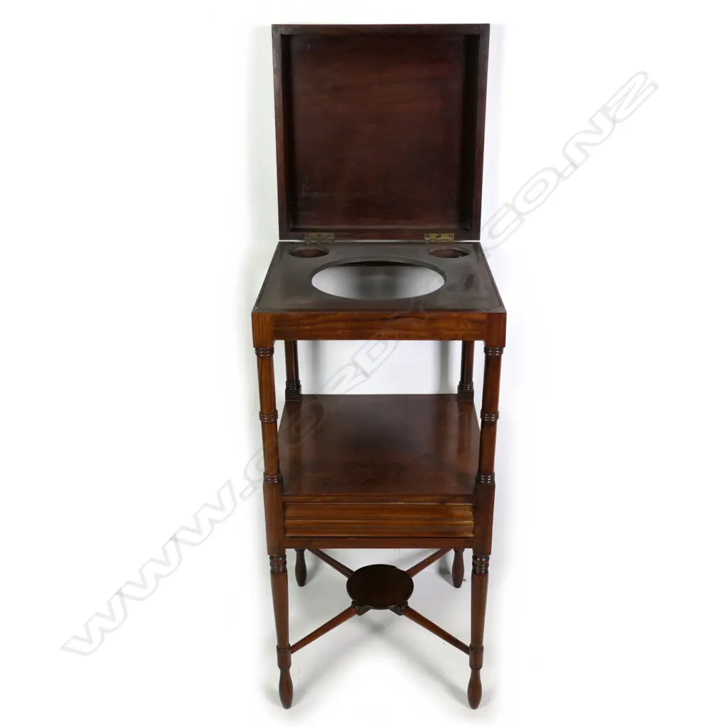 A Georgian mahogany washstand Image 1++