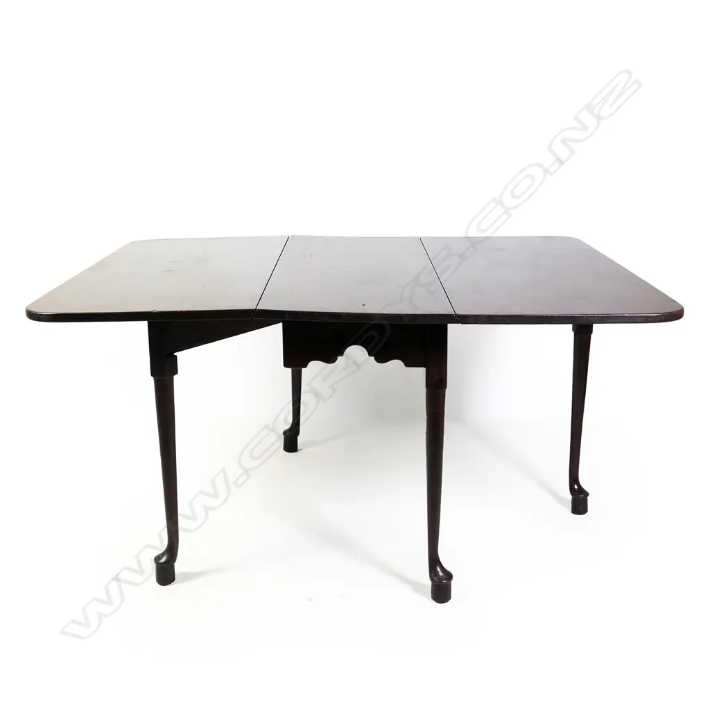 A Georgian mahogany drop leaf table Image 1++