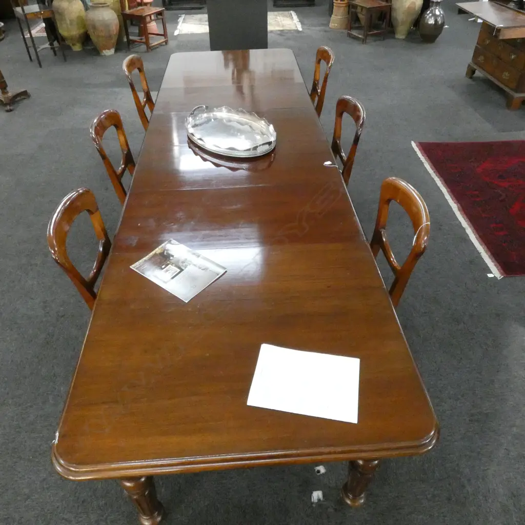 A Victorian mahogany banquet table with four leaves extends to seat twelve Image 1++