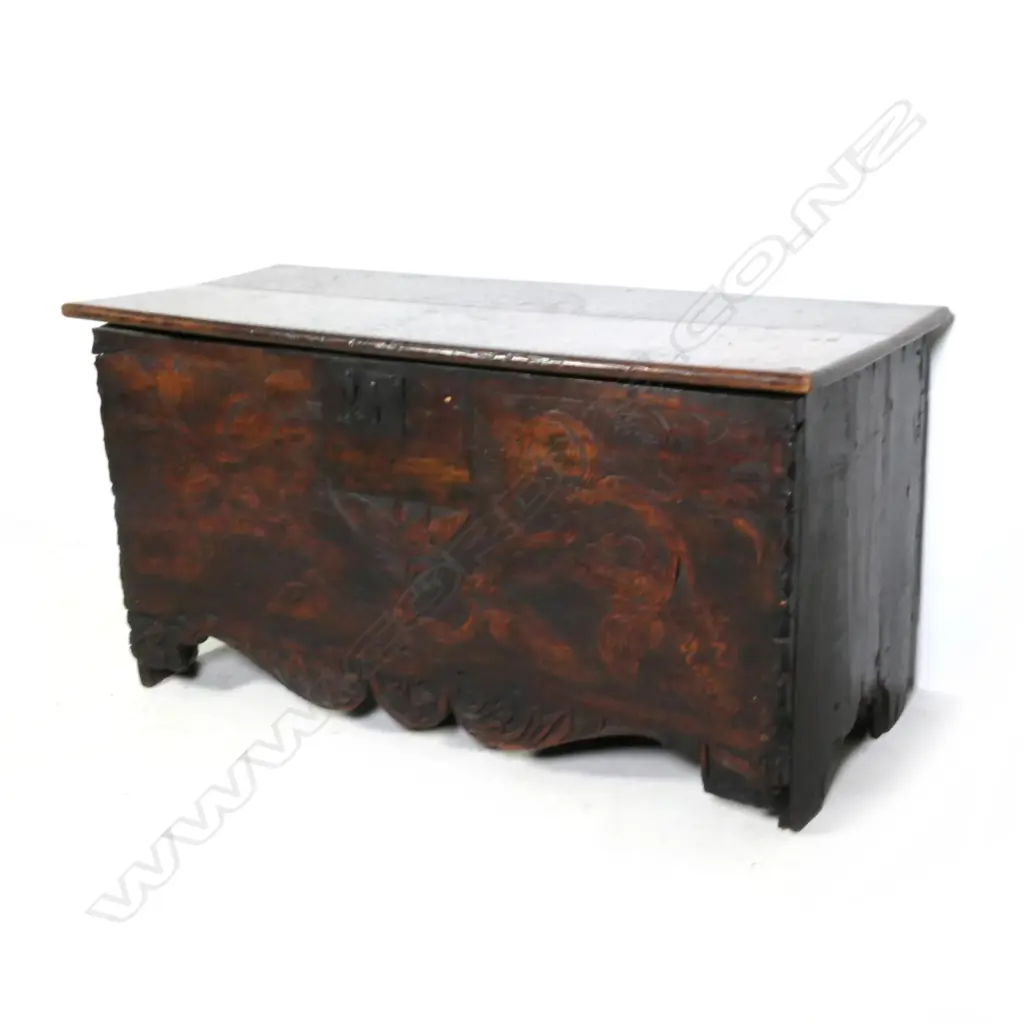 A primitive 18thC oak coffer Image 1++