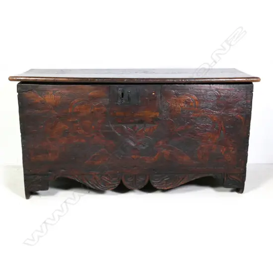 A primitive 18thC oak coffer