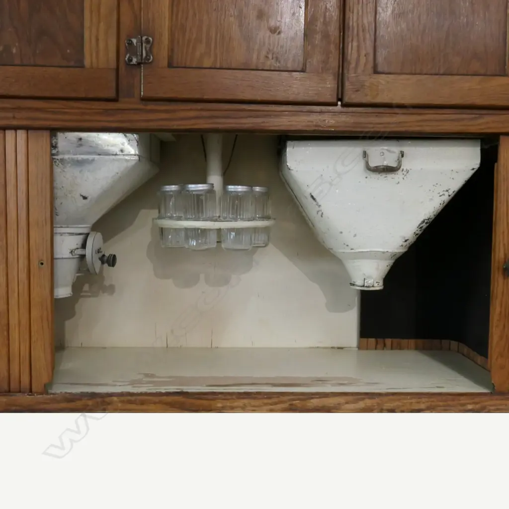 An American oak 1920s Hoosier kitchen cabinet Image 1++