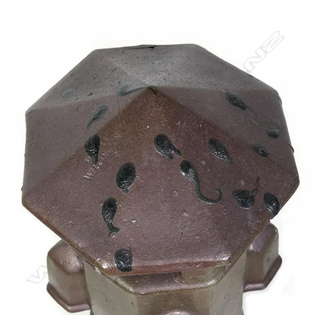 A c.1900 Herbert Hill salt glazed pottery chimney pot Image 1++