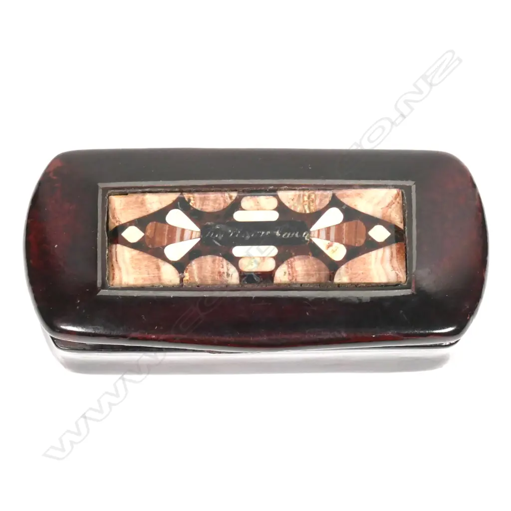 A 19thC papier-mâché snuff box Image 1++