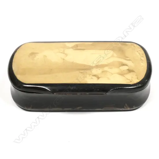 A 19thC papier-mâché snuff box