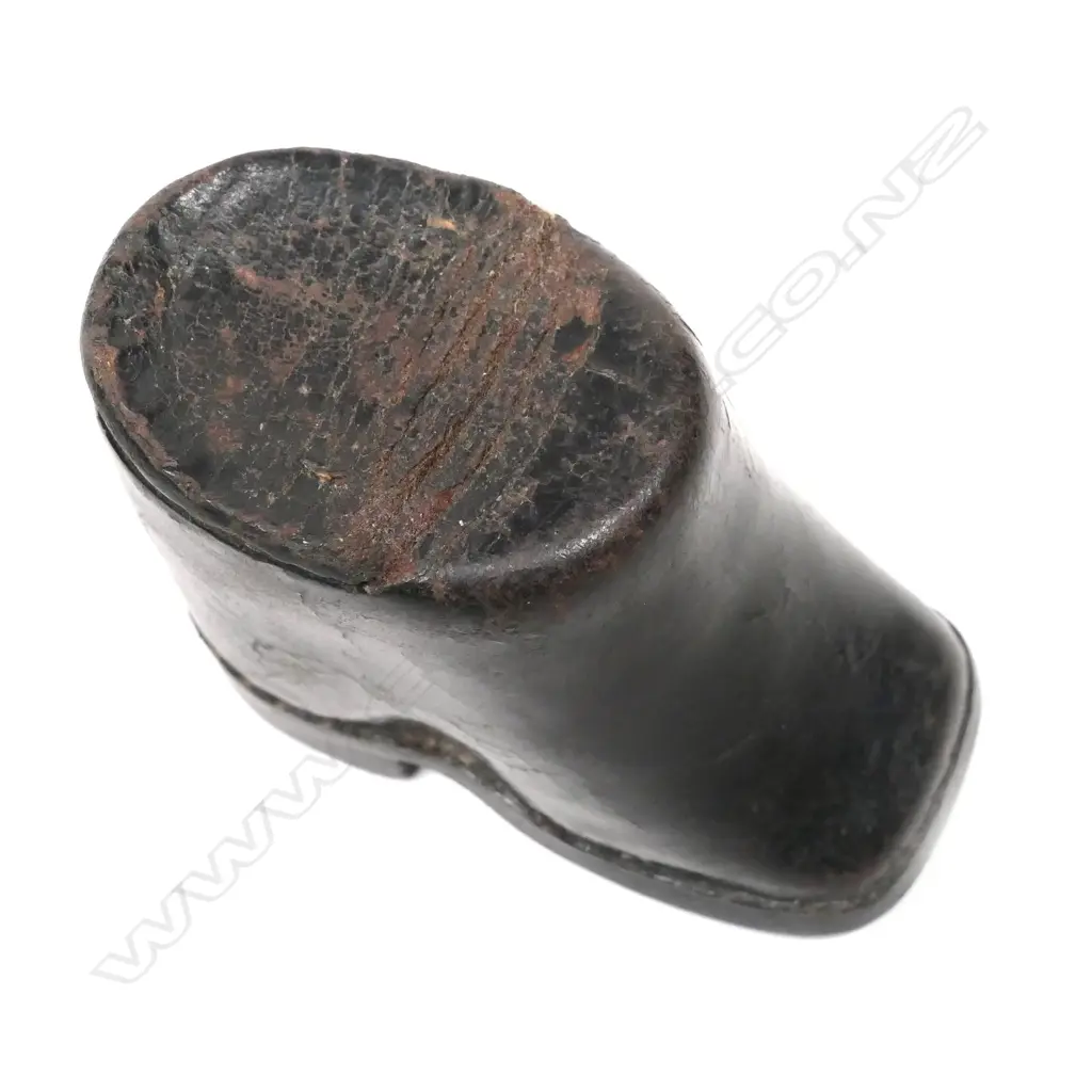 A 19thC snuff box Image 1++