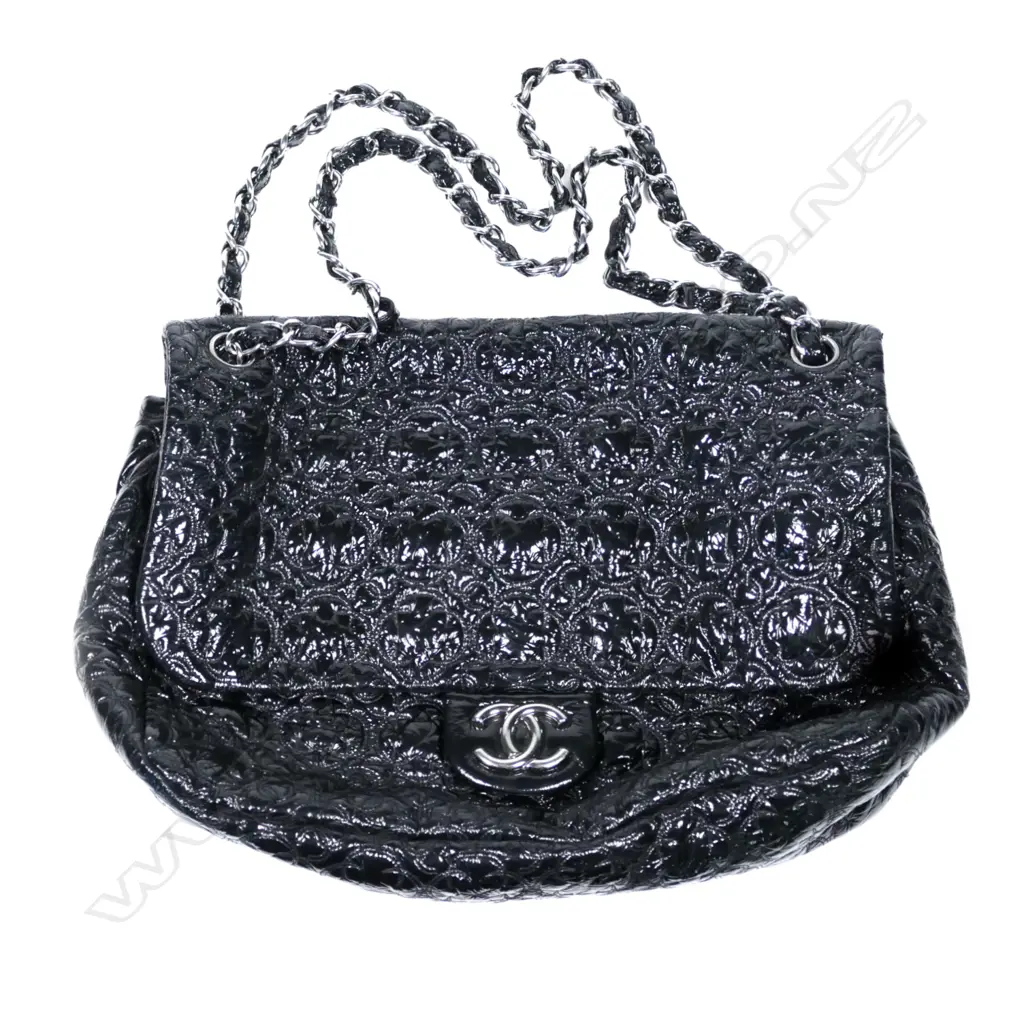 A Chanel black patent handbag Image 1++