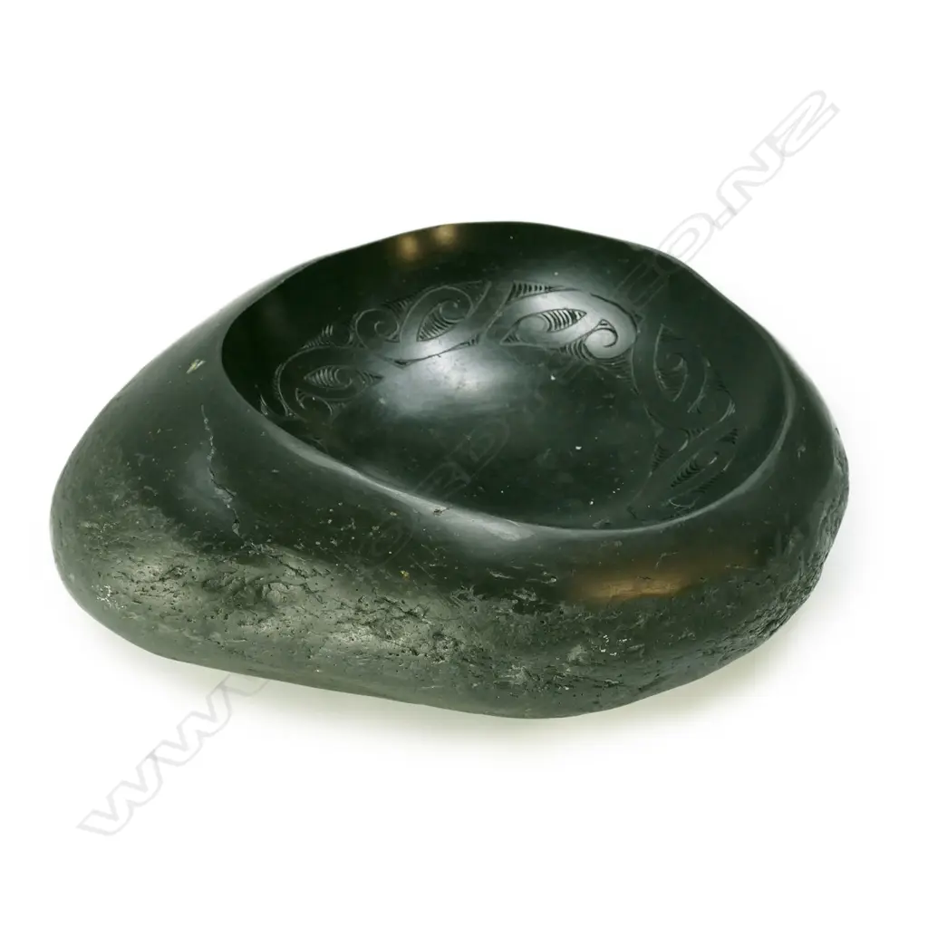 A large pounamu river worn boulder bowl Image 1++