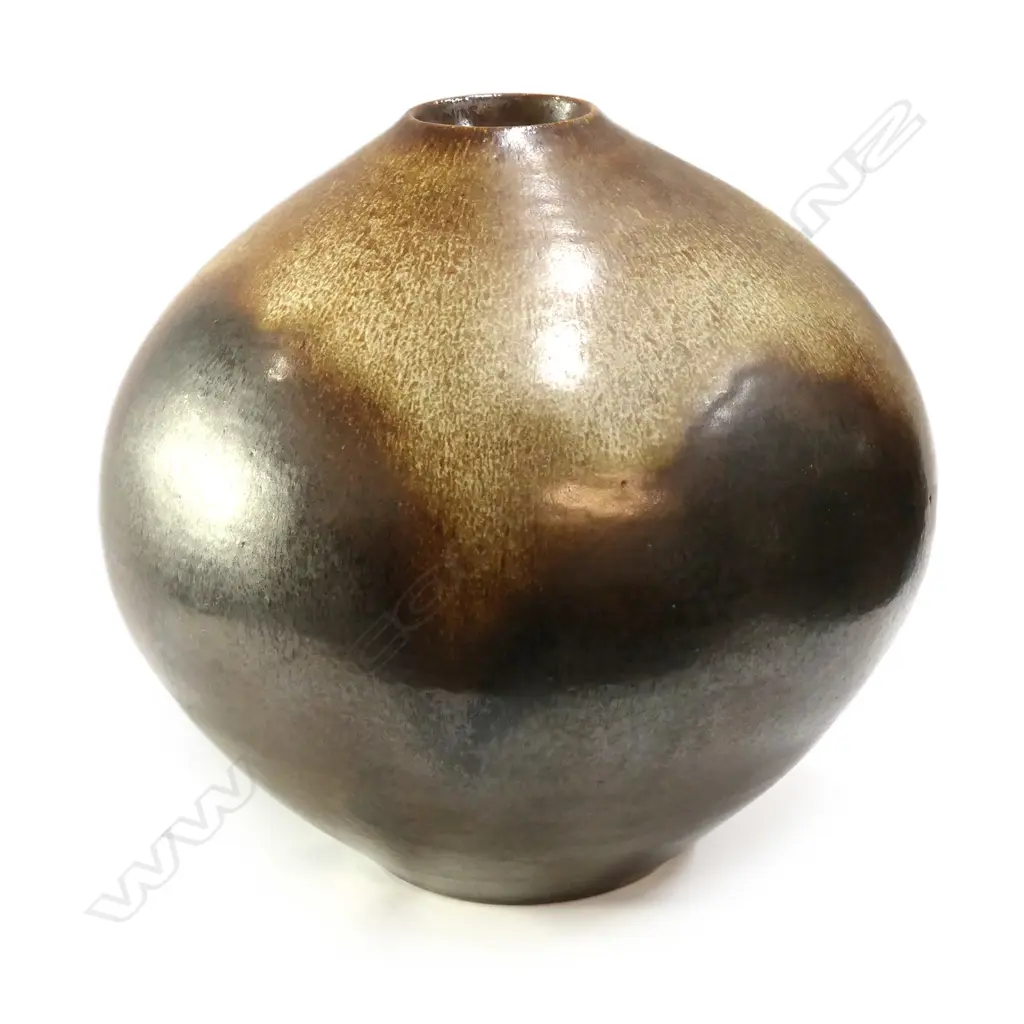 A large Lawrence Ewing pottery vase Image 1++