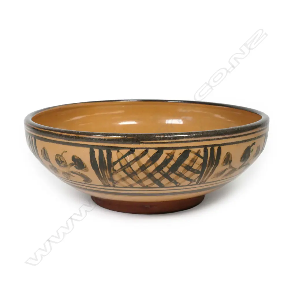 Michael Cardew and Henry Bergen for Winchcombe Pottery bowl Image 1++