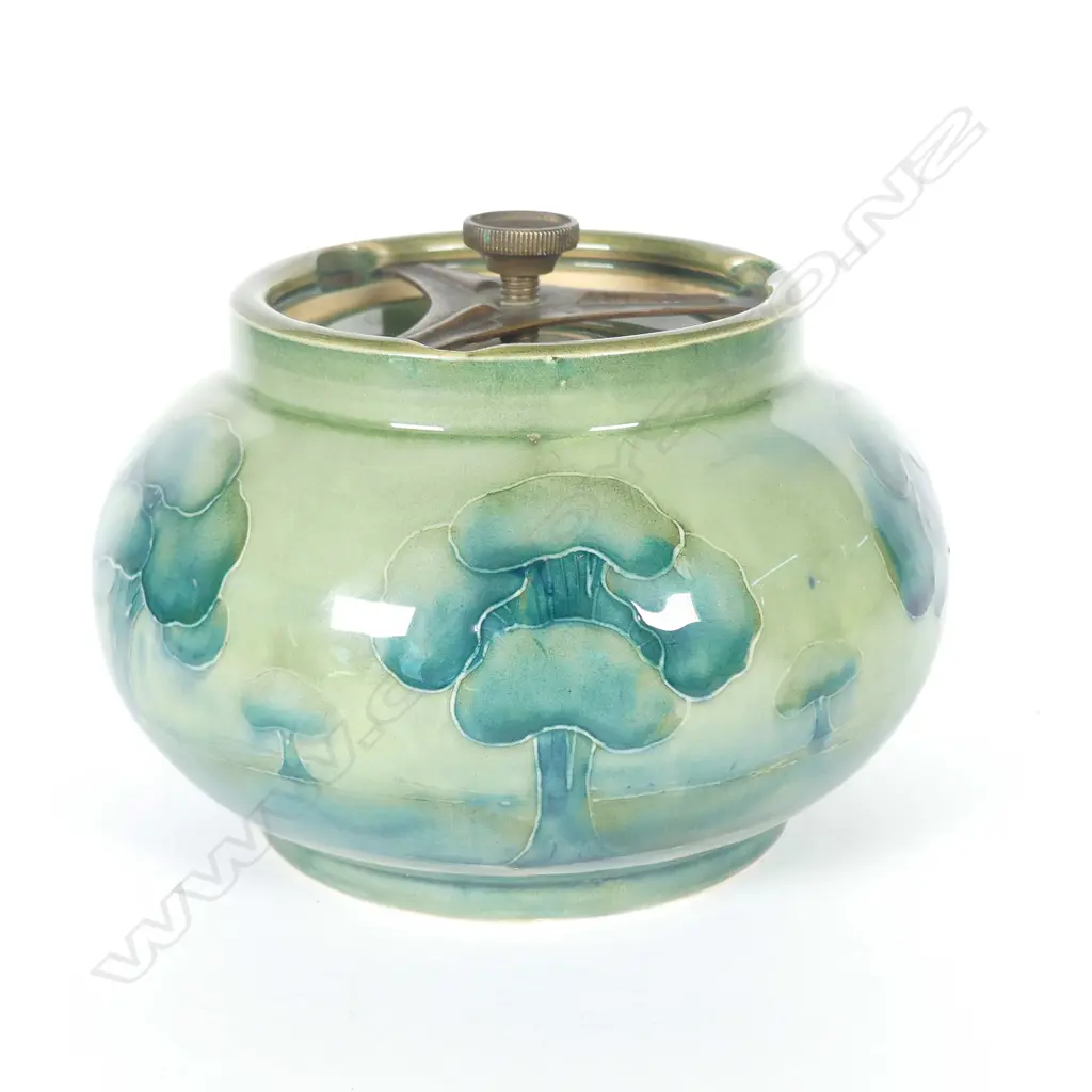 An uncommon William Moorcroft ‘Hazeldene’ tobacco humidor Image 1++