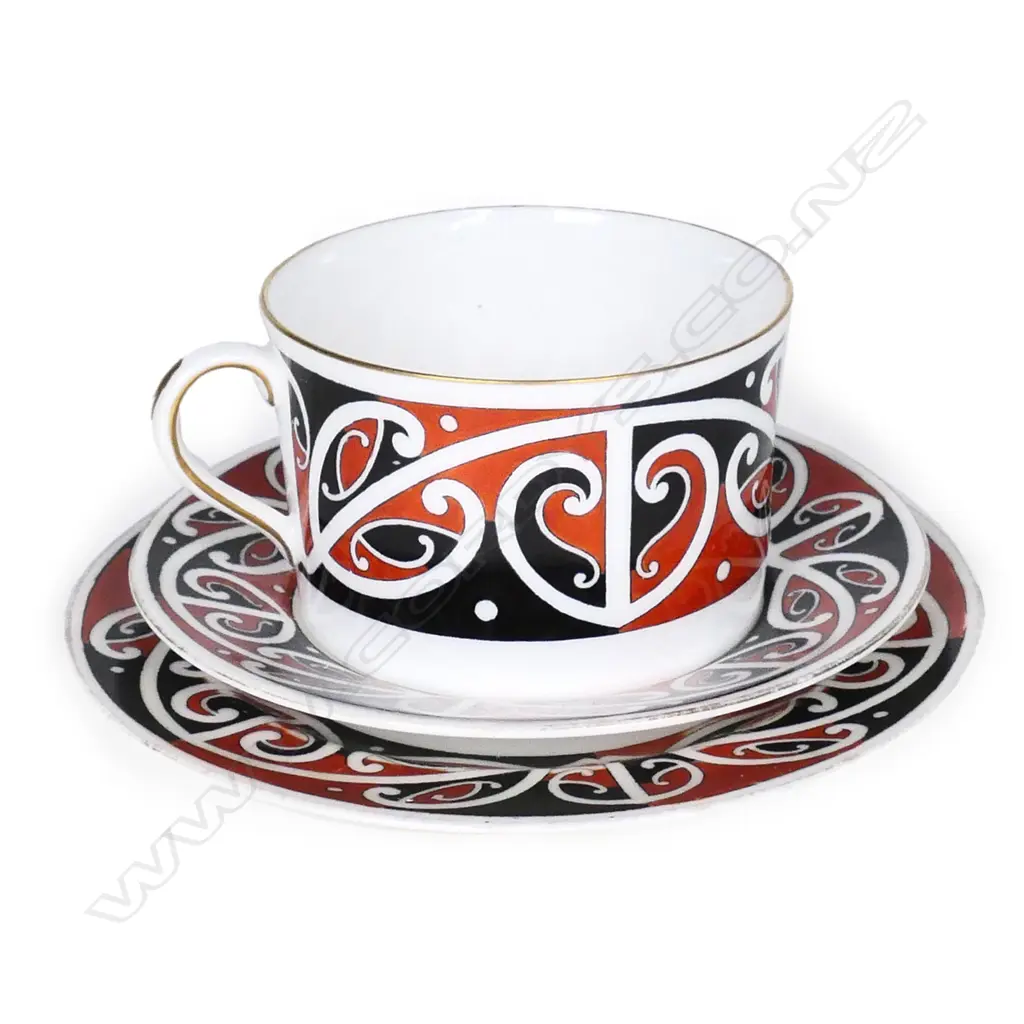 A Royal Doulton ‘Maori Art’ trio Image 1++