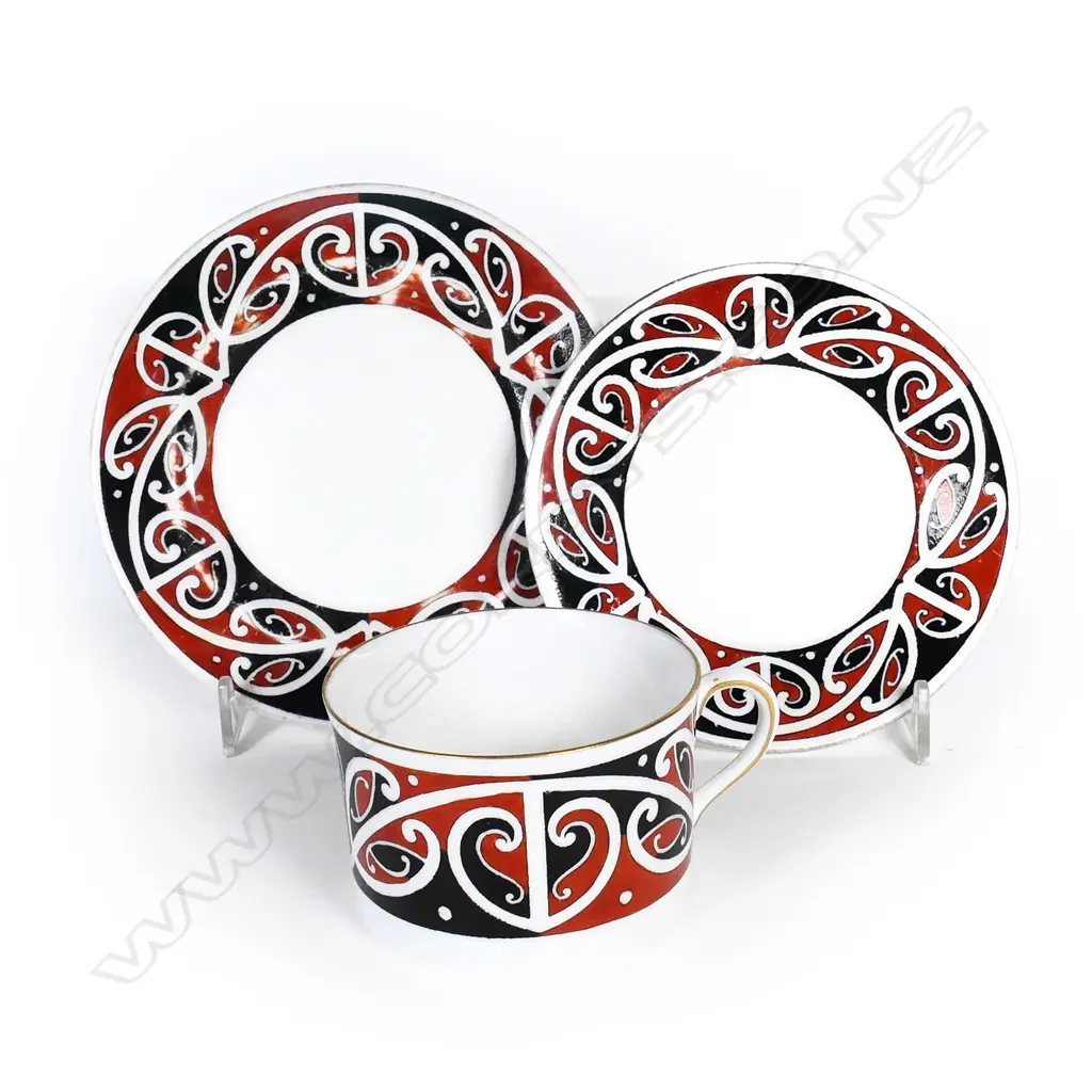 A Royal Doulton ‘Maori Art’ trio Image 1++