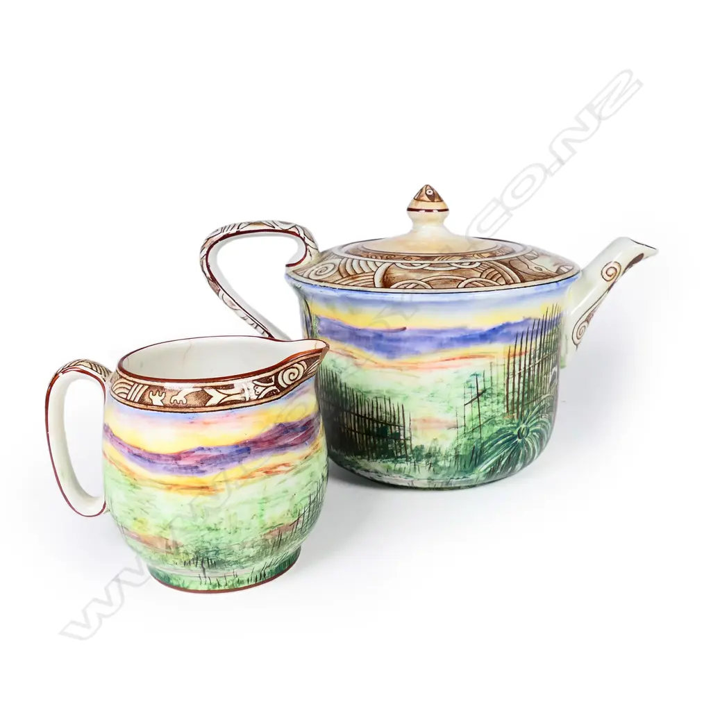 A Royal Winton Maoriland teapot and cream jug Image 1++