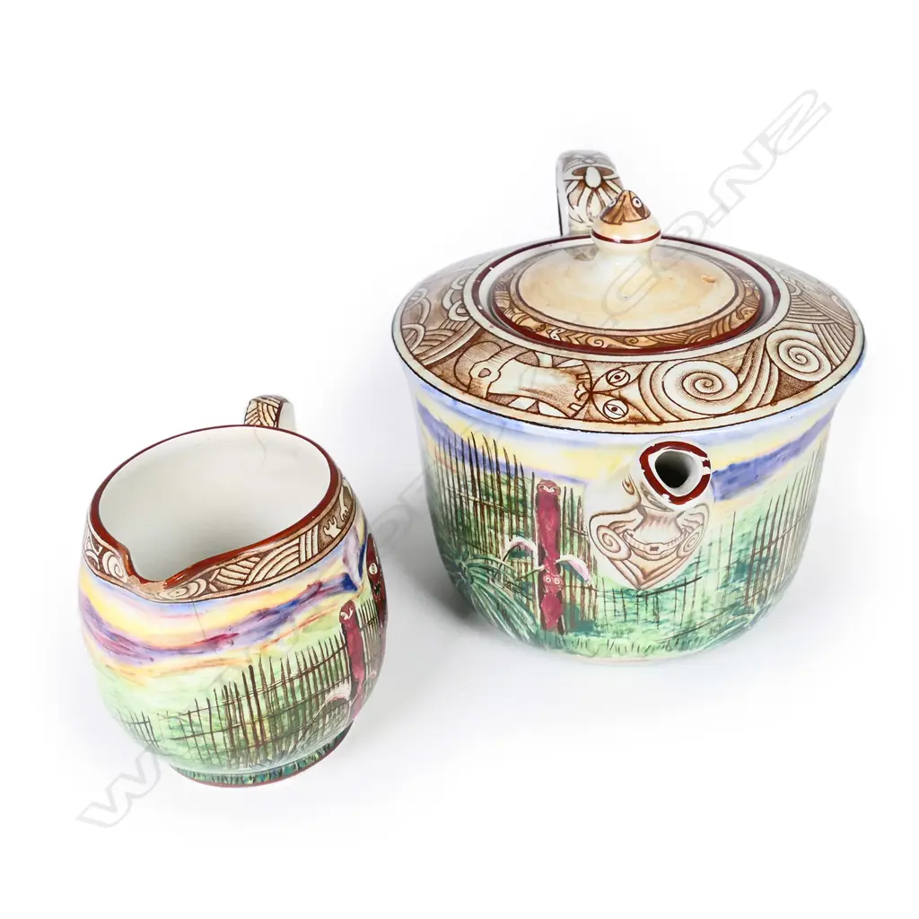 A Royal Winton Maoriland teapot and cream jug Image 1++