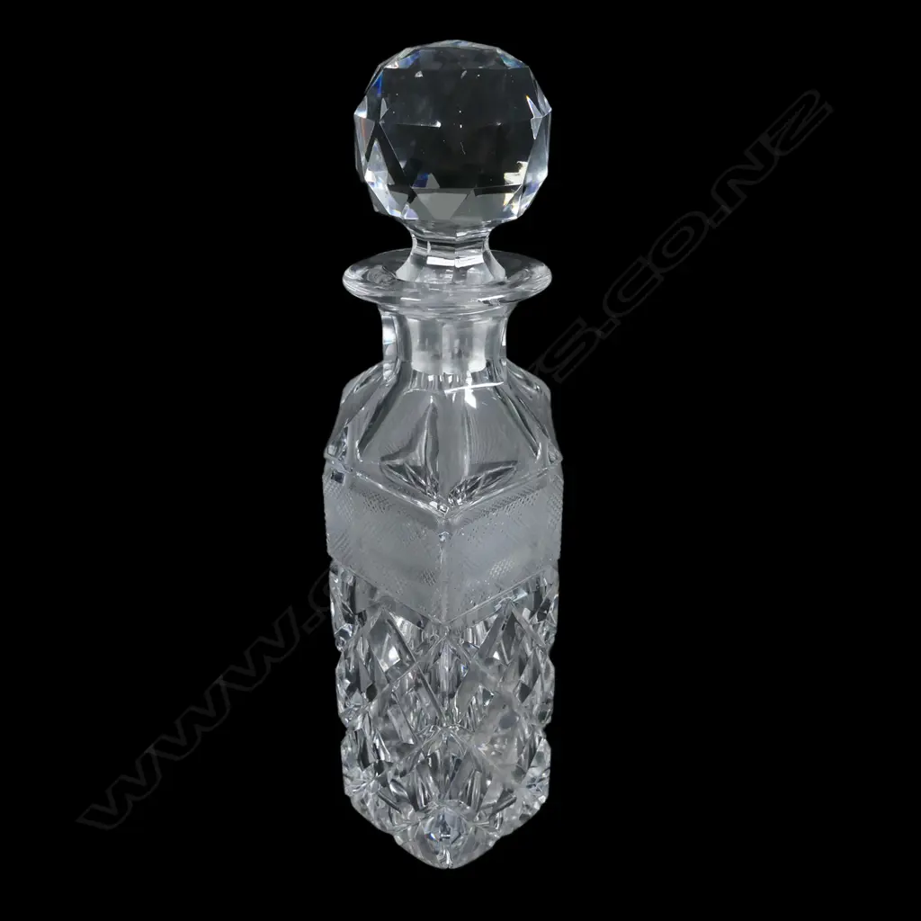 A quality vintage hand cut crystal decanter Image 1++