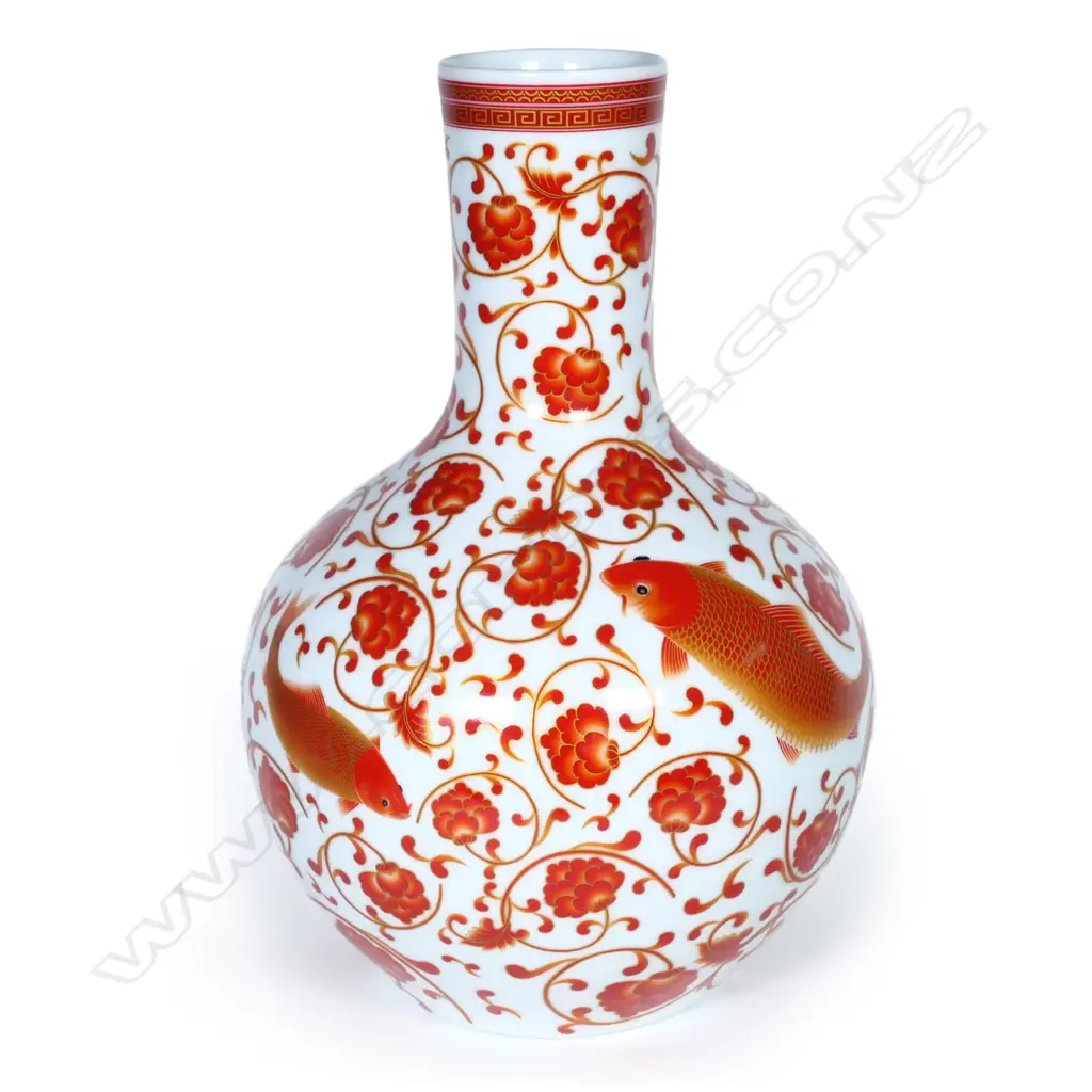 A Chinese iron-red and gilt finely decorated 'Fish' vase Image 1++