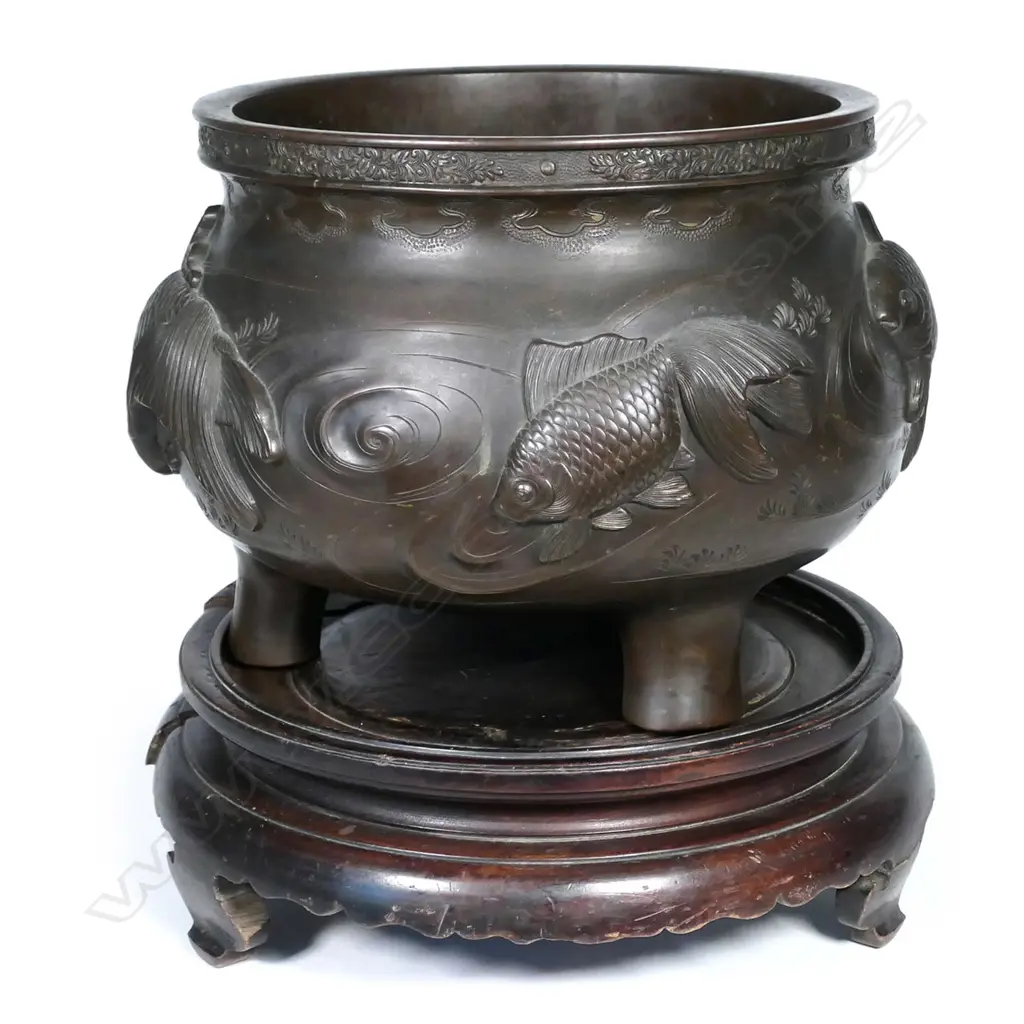 A large and heavy Japanese Meiji period bronze censer (kōro) Image 1++