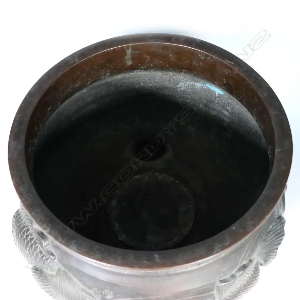 A large and heavy Japanese Meiji period bronze censer (kōro) Image 1++