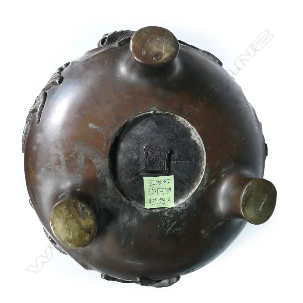 A large and heavy Japanese Meiji period bronze censer (kōro) Image 1++