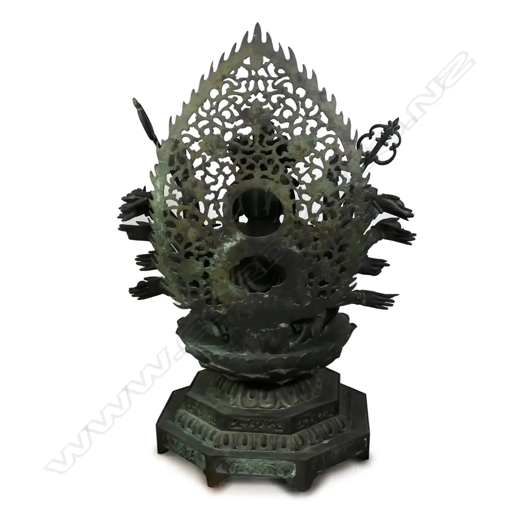 A large Japanese bronze of Kannon Bodhisattva Image 1++