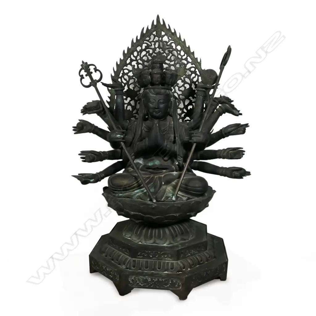 A large Japanese bronze of Kannon Bodhisattva Image 1++