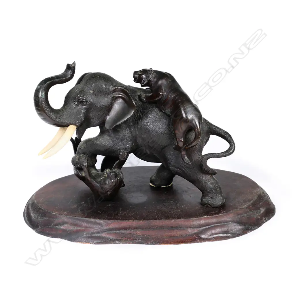 A Japanese Meiji period bronze figure Image 1++