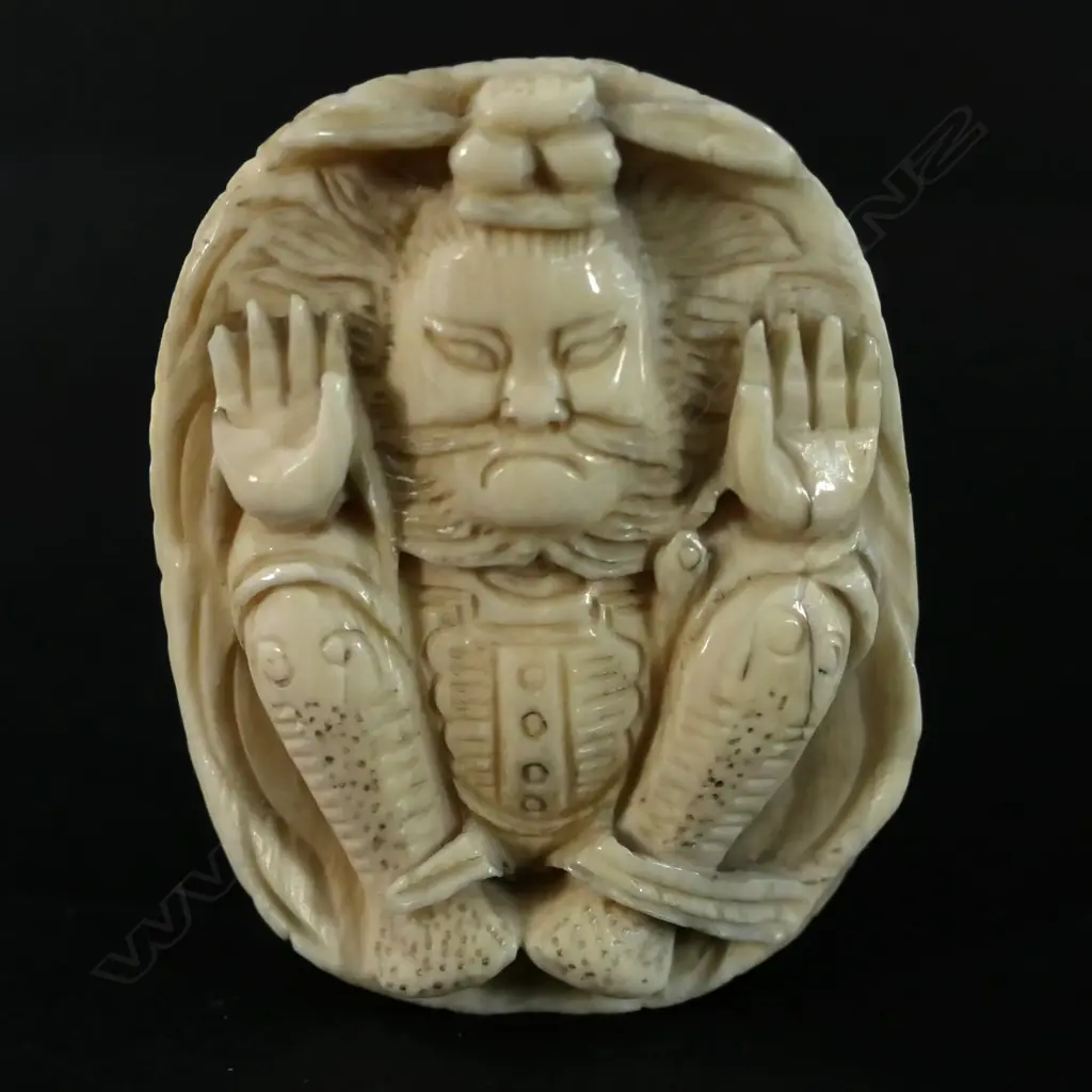 A Japanese carved ivory netsuke Image 1++