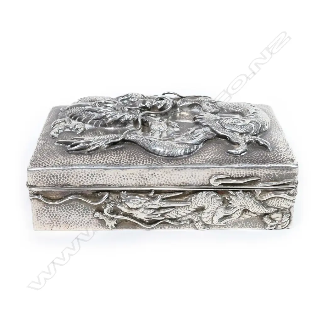 A Japanese Meiji period silver box Image 1++