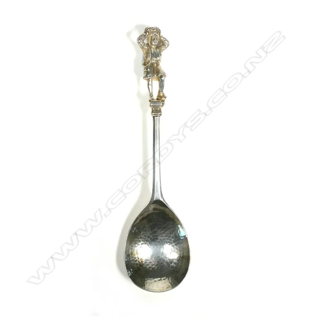 A serving spoon with figured finial Image 1++