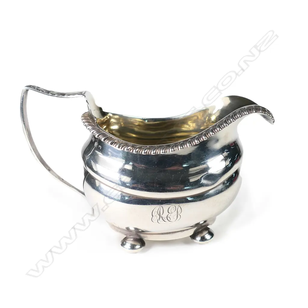 A George III silver cream jug Image 1++