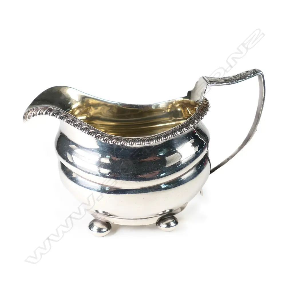 A George III silver cream jug Image 1++
