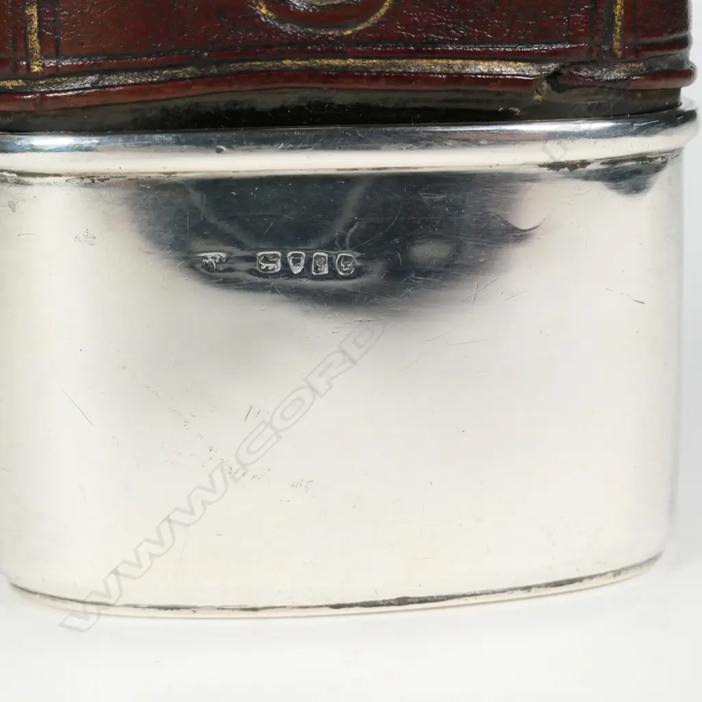 A hip flask with silver removeable cup Image 1++
