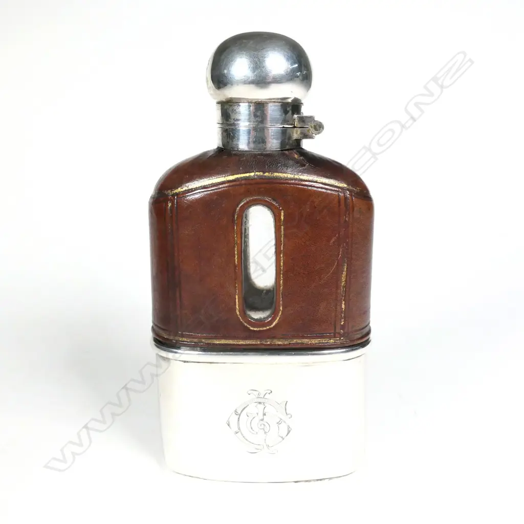 A hip flask with silver removeable cup Image 1++