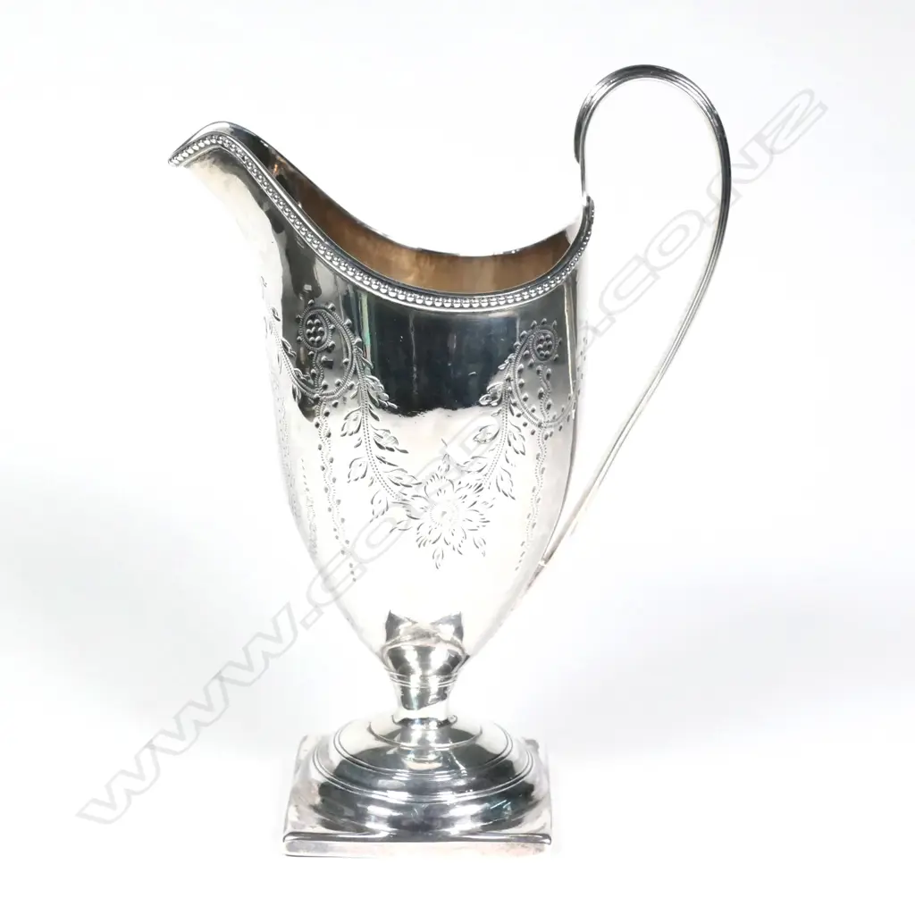 A George III silver cream jug Image 1++