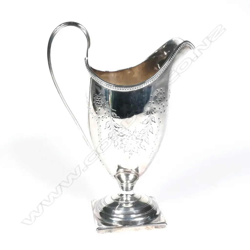 A George III silver cream jug Image 1++