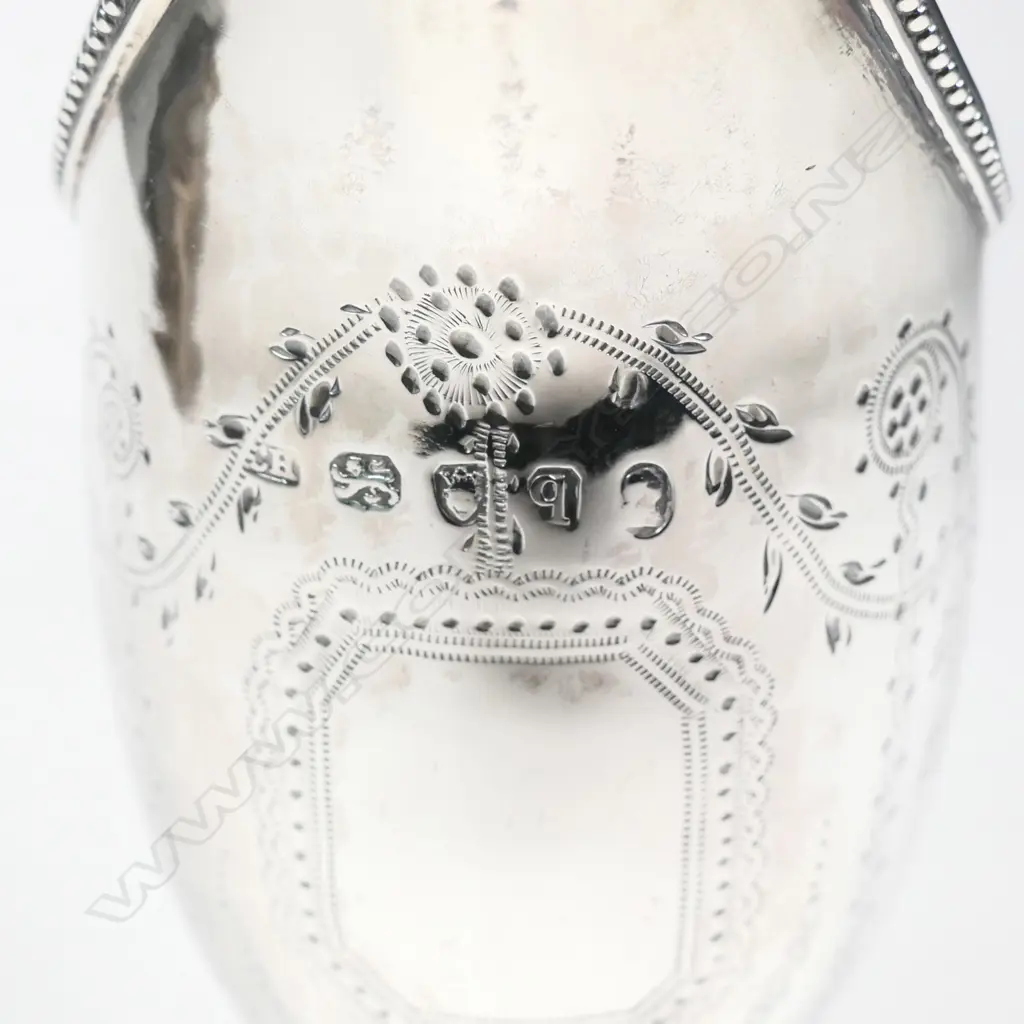 A George III silver cream jug Image 1++