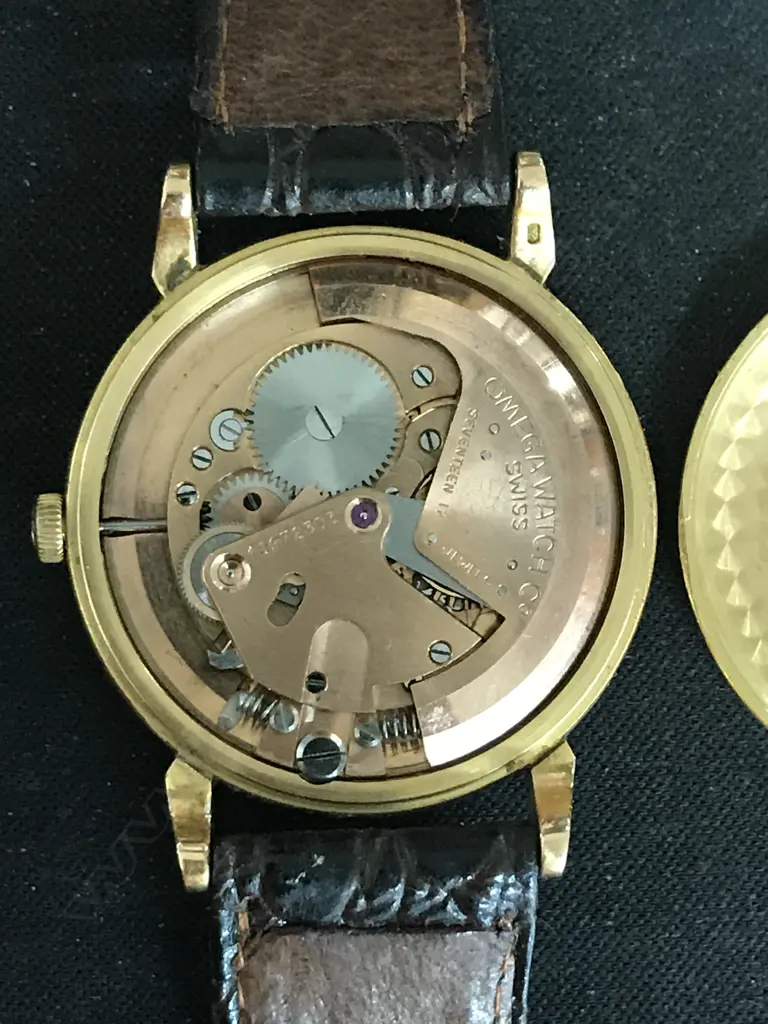 An 18ct gold cased vintage Omega wristwatch Image 1++