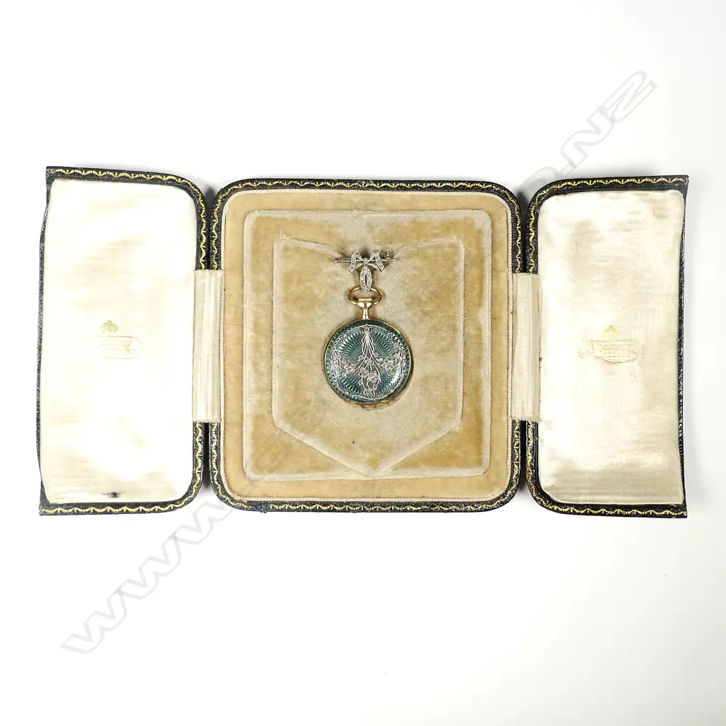 A lady’s early 20thC quality 18ct gold enamel and diamond set pendant watch Image 1++