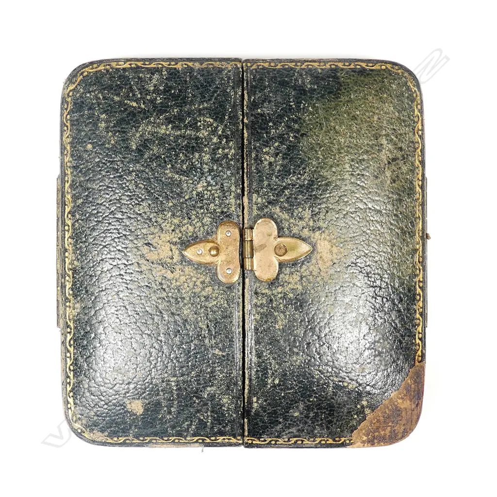 A lady’s early 20thC quality 18ct gold enamel and diamond set pendant watch Image 1++