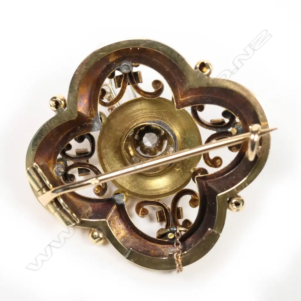 A Victorian gold and diamond brooch Image 1++