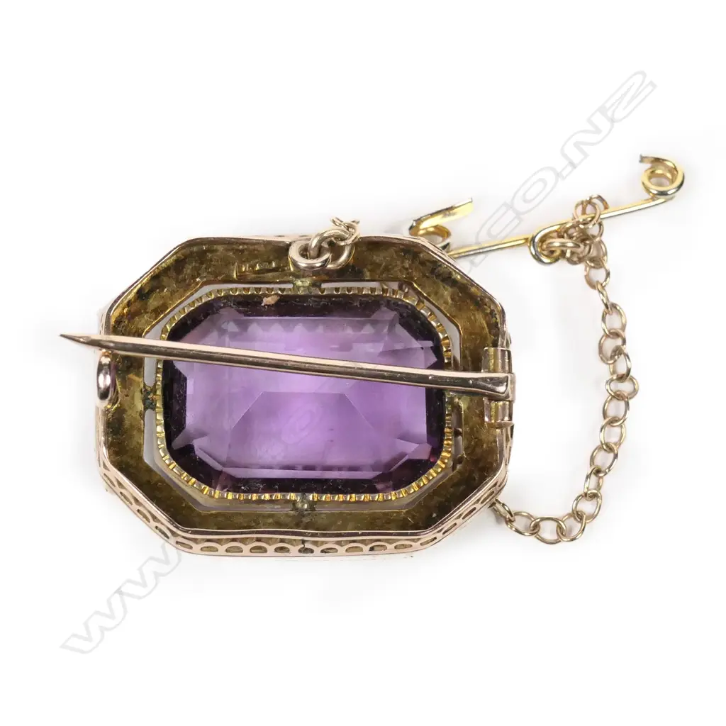 A 9ct gold amethyst and pearl brooch Image 1++