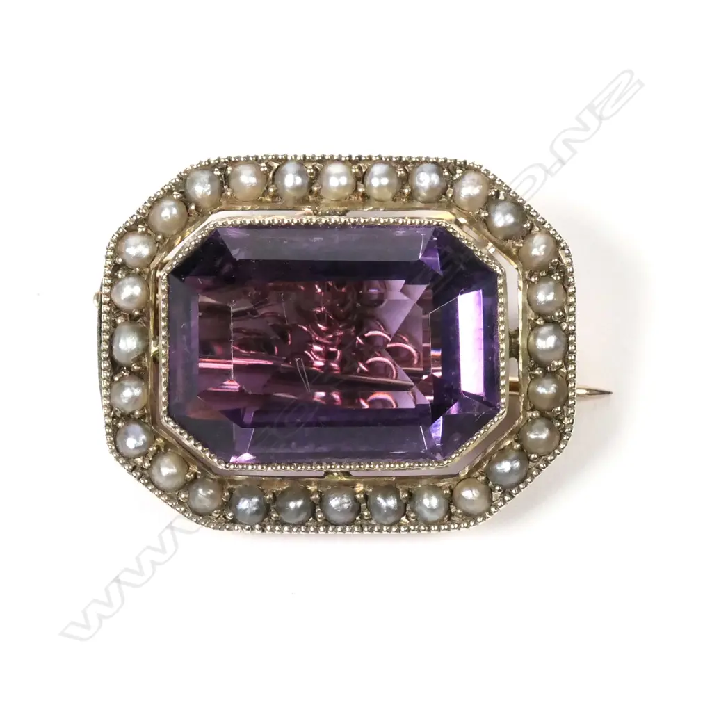 A 9ct gold amethyst and pearl brooch Image 1++