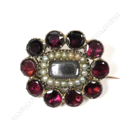 A Georgian mourning brooch
