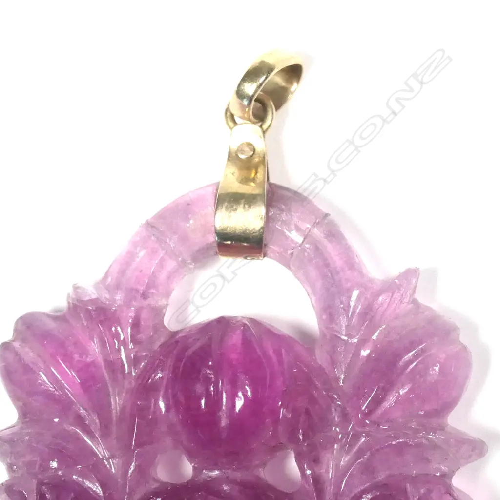 An amethyst floral basket carved pendant Image 1++