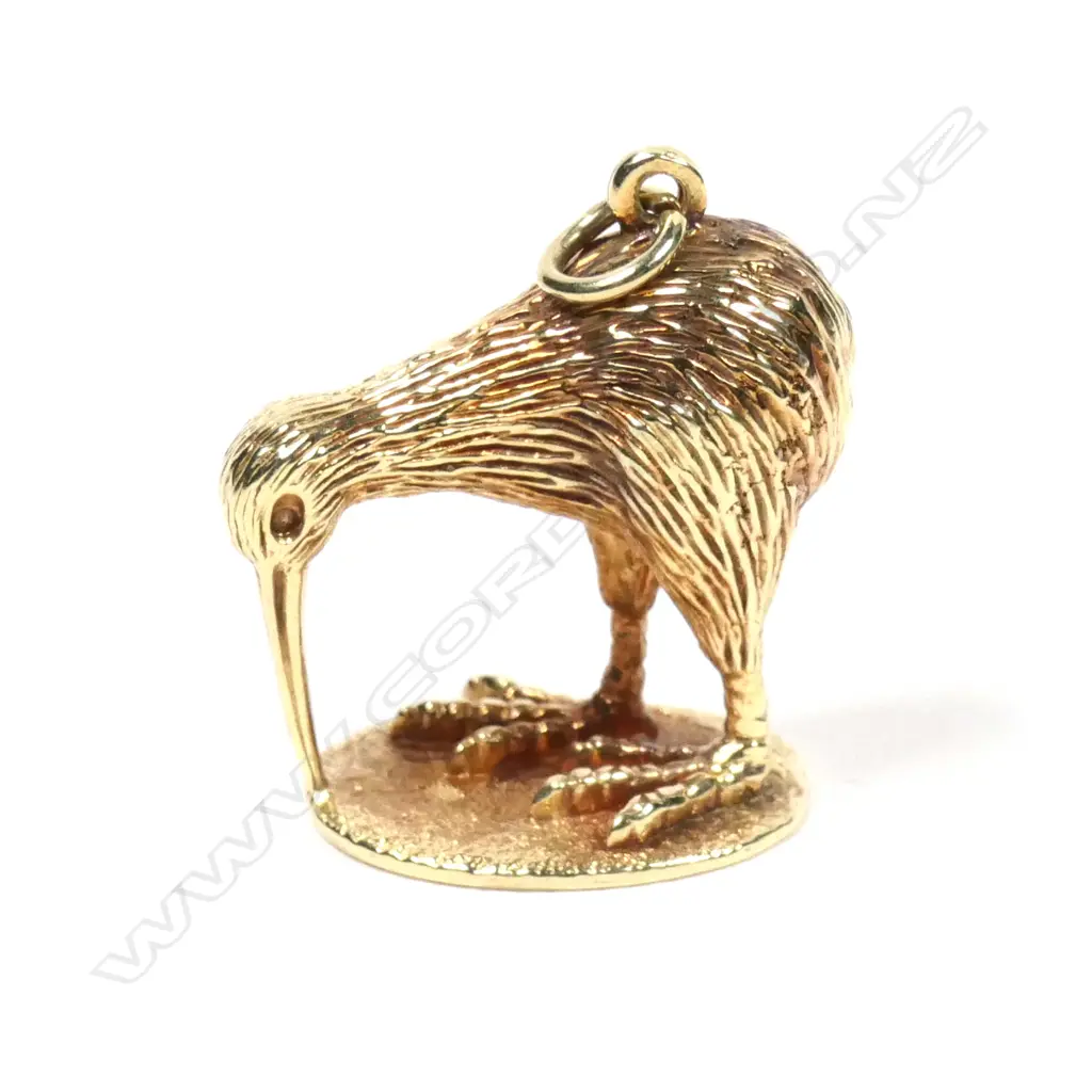 A 14ct yellow gold kiwi pendant, Image 1++