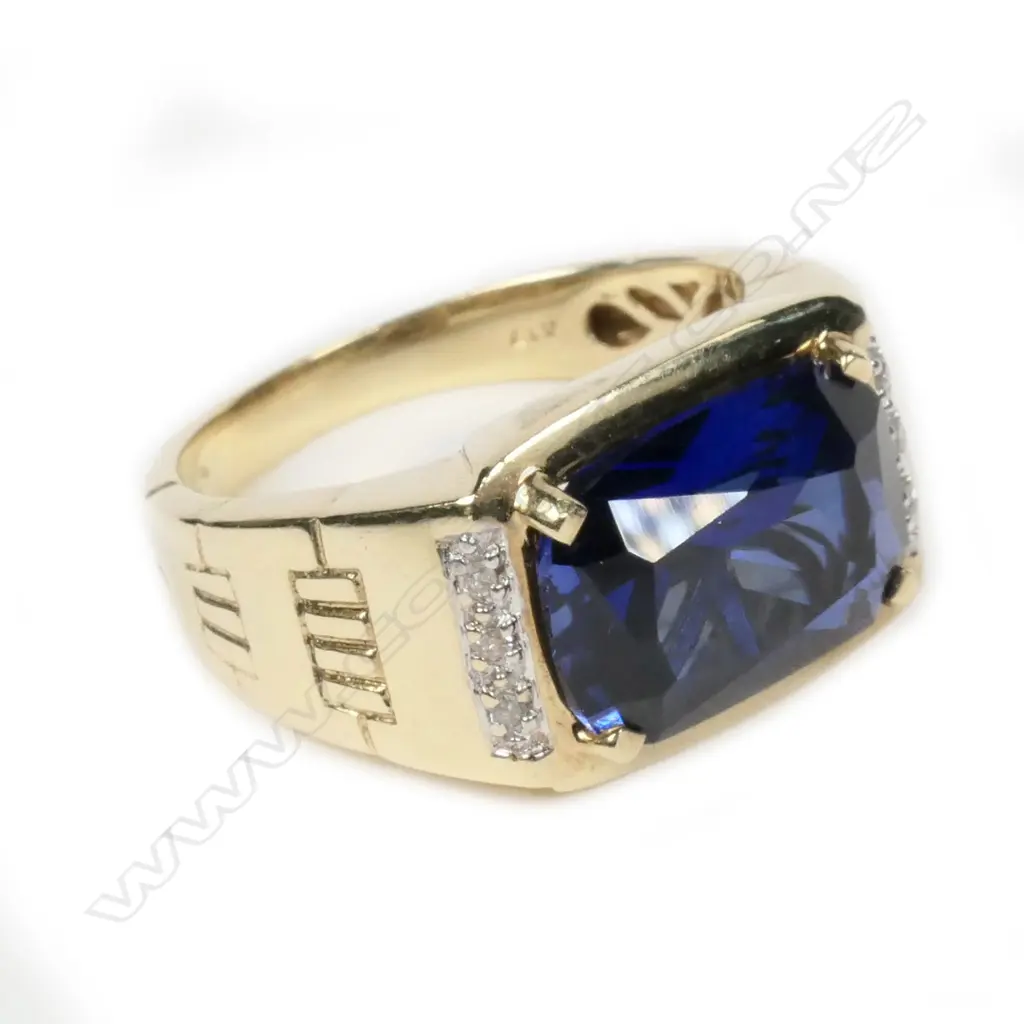 A gent’s blue stone and diamond ring Image 1++
