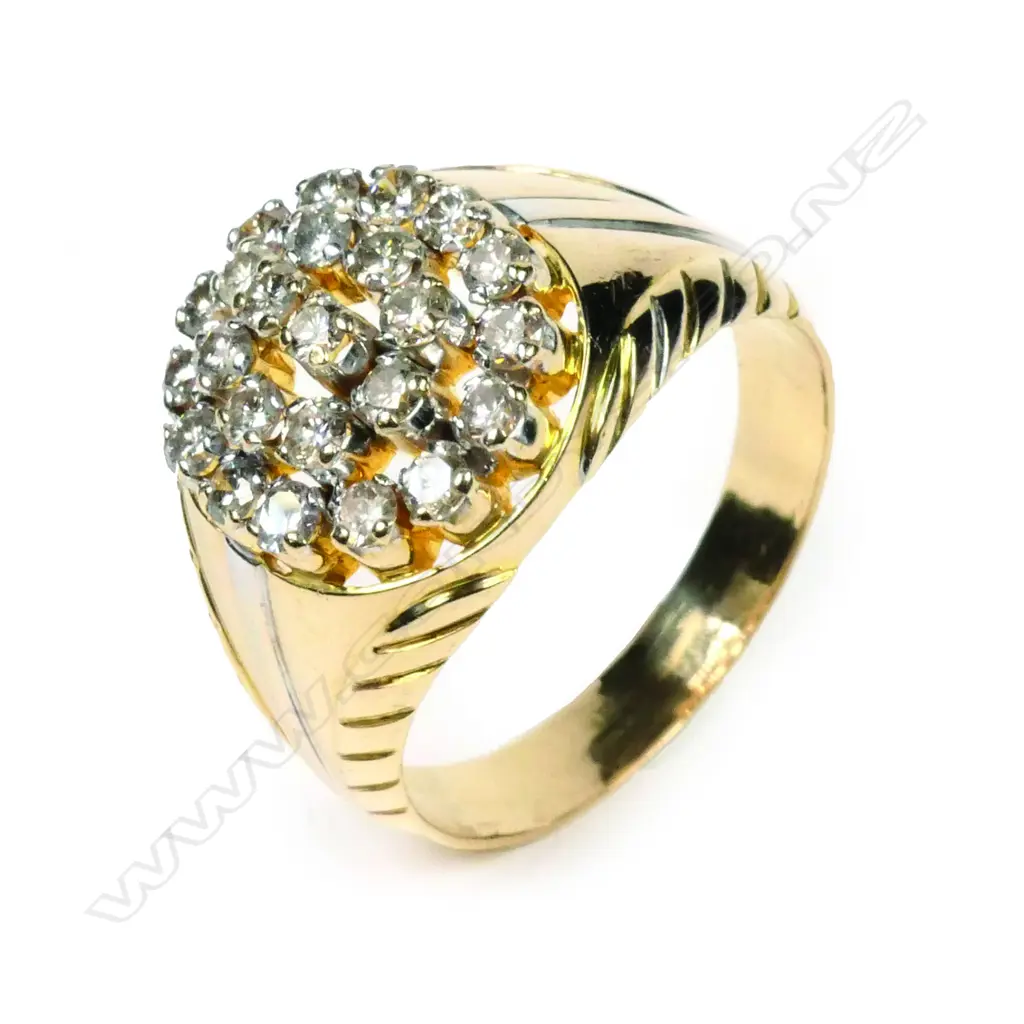 A large 14ct yellow gold and diamond cluster ring, Image 1++