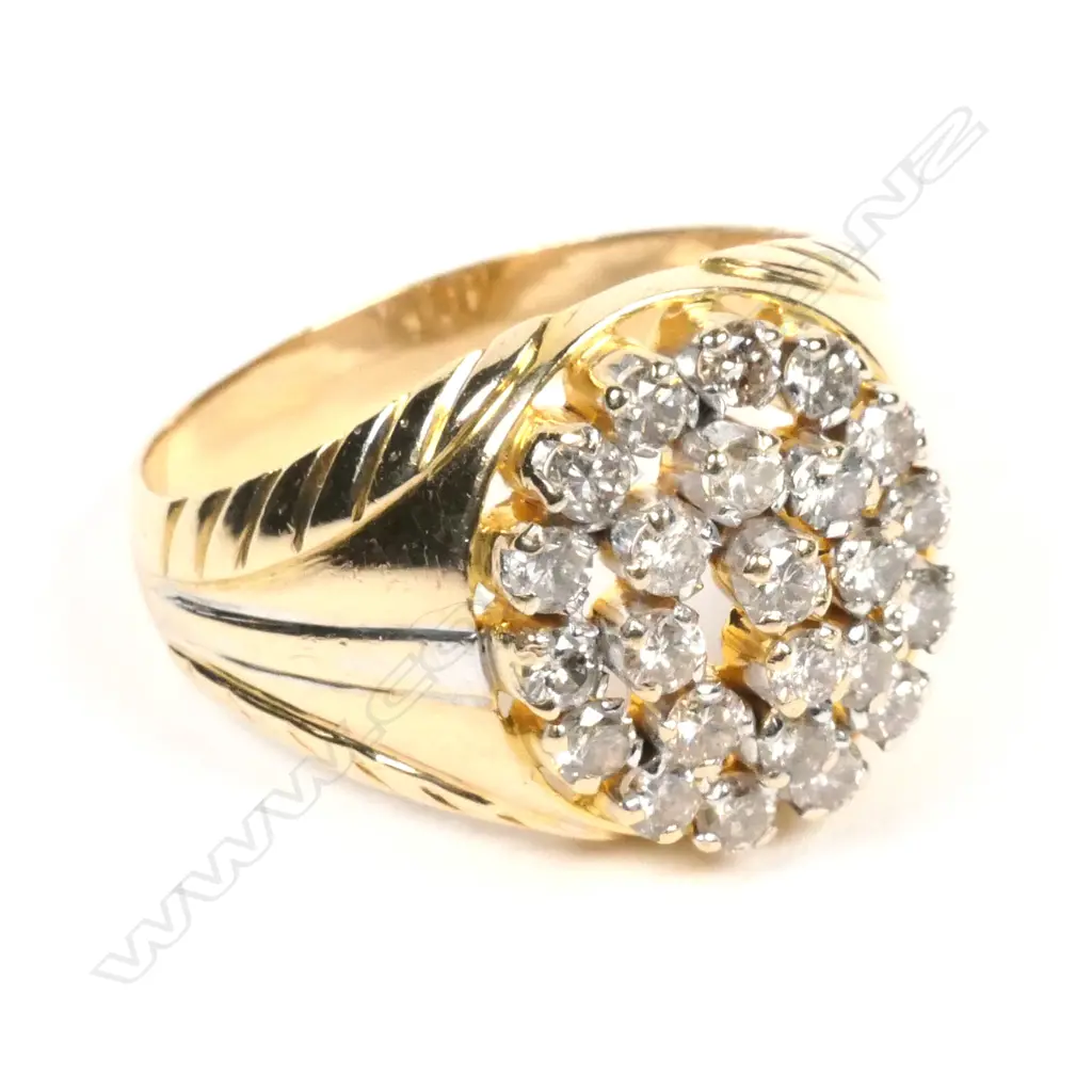 A large 14ct yellow gold and diamond cluster ring, Image 1++