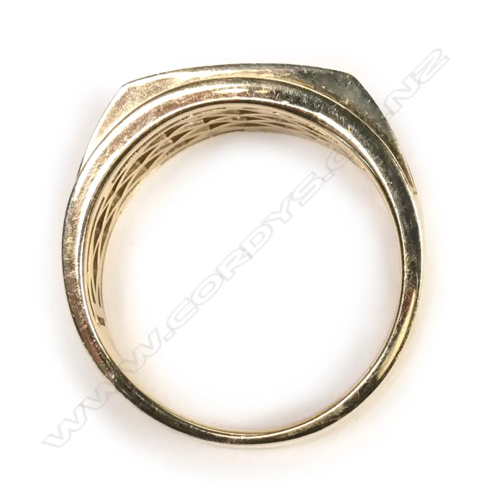 A gent’s 10ct yellow gold and multi diamond ring Image 1++